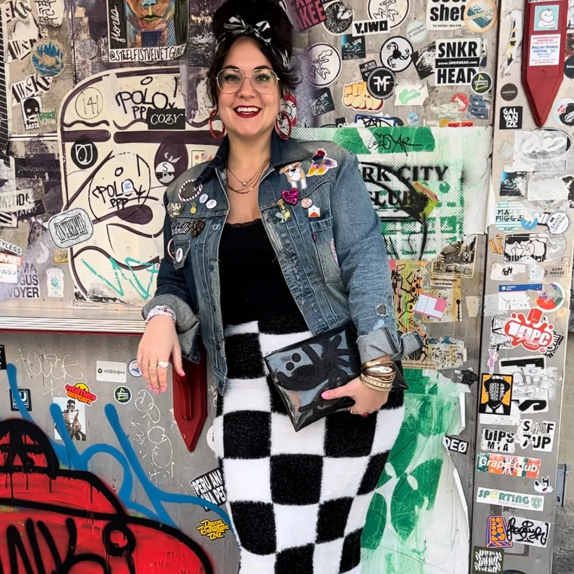 The Oversized Doodle Clutch! 🖍️ Playful Art on the Go!